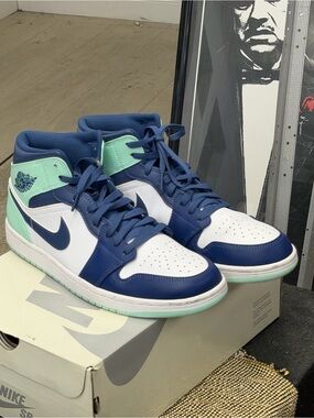 Jordan’s men’s Sz 10. $190 o o